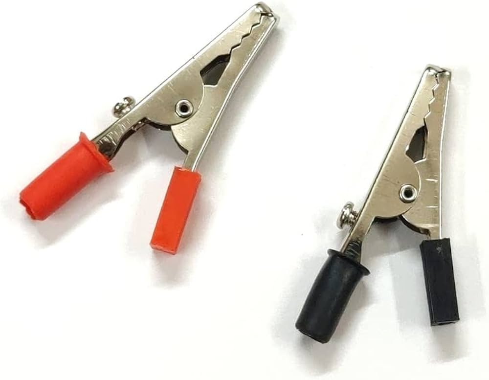 Pair of crocodile clips for electrical testing