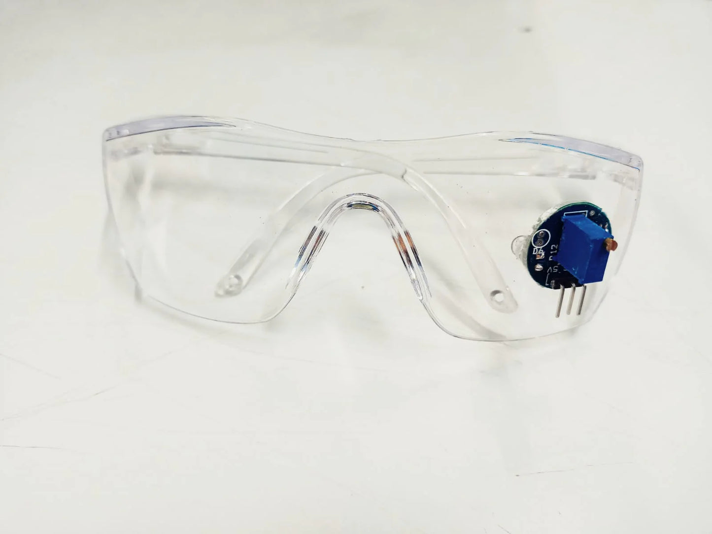 Eye blink detection sensor for health tracking