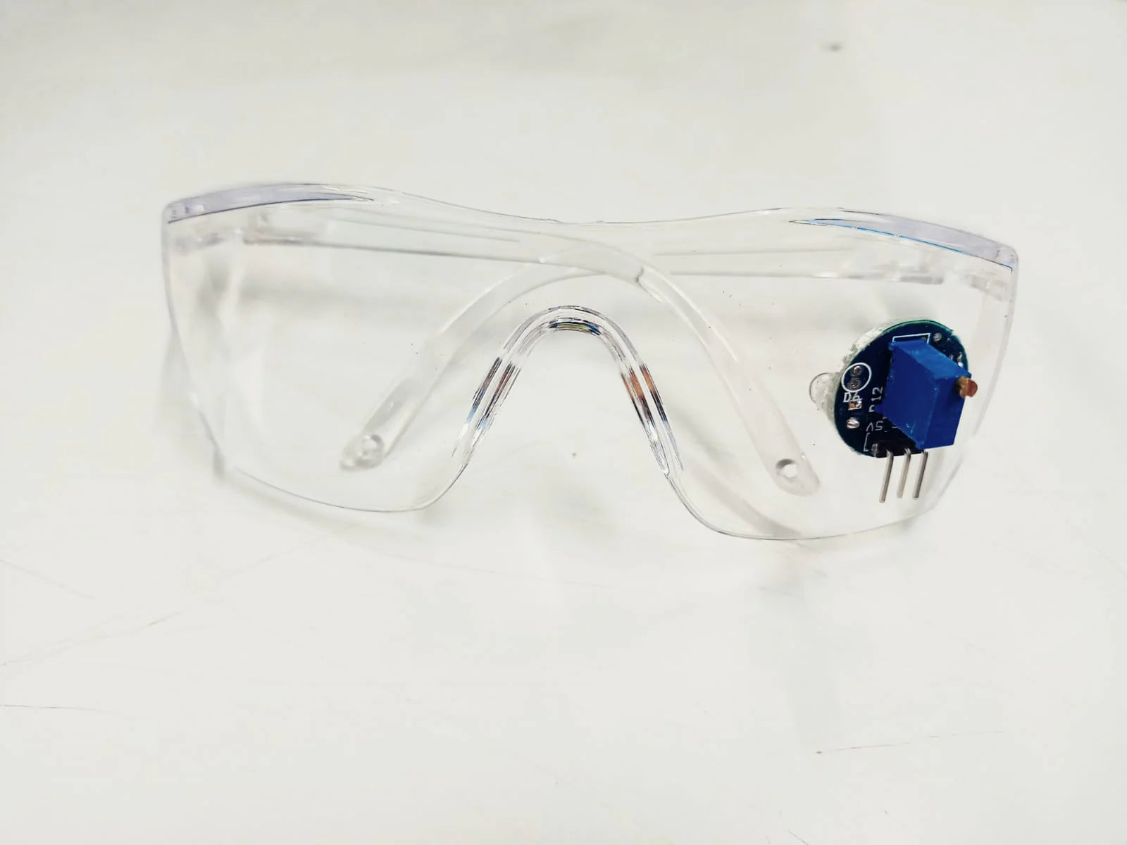 Eye blink detection sensor for health tracking