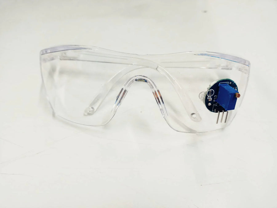 Eye blink detection sensor for health tracking